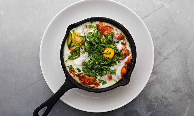 Baked eggs, spiced beans and peppers 