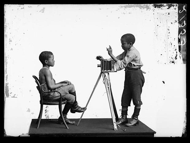 Albert Jonas and John Xiniwe, The African Choir. London Stereoscopic Company, 1891.  Courtesy of © Hulton Archive/Getty Images